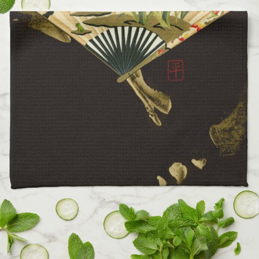 Der gequälte Orientalische Lüfter mit Blumendesign Handtuch (Gefaltet)