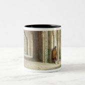 Der Gerichts-Raum des Alhambras, Granada, 1853 Zweifarbige Tasse (Mittel)