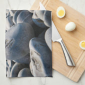 Der gewitterte Felsstrand mit Meer und Himmel Geschirrtuch (Viertel Falte)