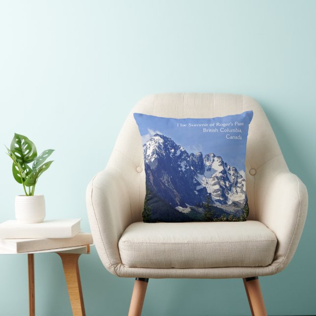 Der Gipfel des Roger's Pass Throw Kissen (Stuhl )