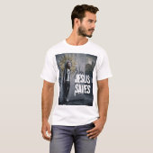 Der Glaube an die Tat: Jesus Rette T-Shirt (Vorne ganz)