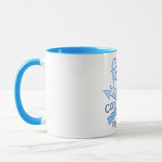 Der Glaube kann Gebirge durch blaue Typografie bew Tasse (Links)