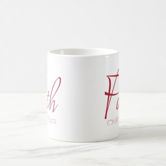 Der Glaube über die Ermutigung in Rot Kaffeetasse (Mittel)