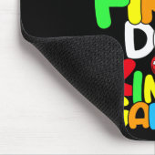 Der glückliche erste Tag des Kindergartenlehrers z Mousepad (Ecke)