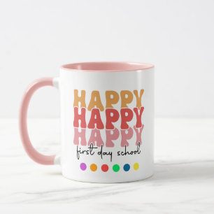 Der glückliche erste Tag des Schulkaffees Tasse