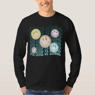 Der glückliche letzte Schultag hat ein weiteres Ja T-Shirt