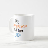 Der glückliche Ort ist an der Tasse des Sees (Vorderseite Links)
