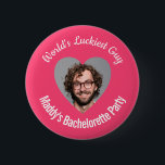 Der glücklichste Junggeselinnen-Abschied des Typ d Button<br><div class="desc">Feiern Sie die Liebe und den Spaß des bald verheirateten Ehepaares mit unserem Junggeselinnen-Abschied "World's Luckiest Typ" Abzeichen Button! Dieses amüsante und personalisierte Accessoire ist die perfekte Ergänzung zu jedem Junggeselinnen-Abschied und sorgt für eine Touch Spaß und Verspieltheit.</div>