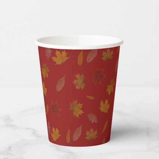 Der goldene Herbstvorschub für den roten Farbpapie Pappbecher (Links)