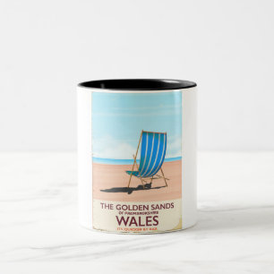 Der goldene Sandstrand von Pembrokeshire, Wales Zweifarbige Tasse