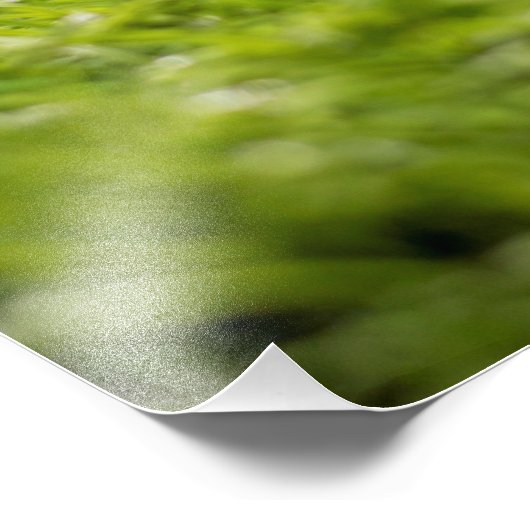 Der Golfball ist auf grünem Grasboden mit rosa Tee Fotodruck (Ecke)