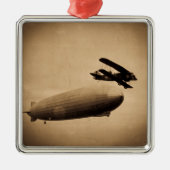 Der Graf Zeppelin Approaching New York City 1928 Silbernes Ornament (Vorne)