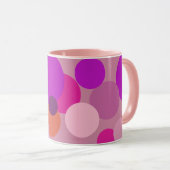 Der große 70er-Polka hat lila Punkte Tasse (VorderseiteRechts)