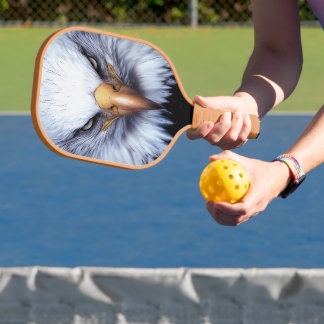 Der große Adler starrt ab Pickleball Schläger