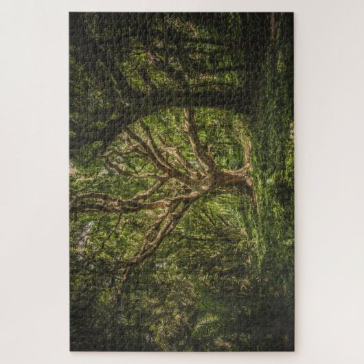 Der große alte Baum im Wald Puzzle (Vertikal)