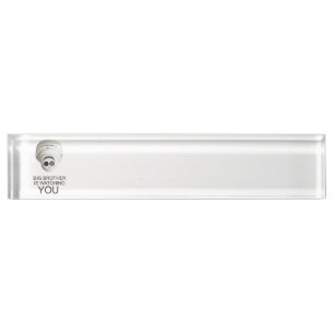 Der große Bruder beobachtet dich Namensplakette