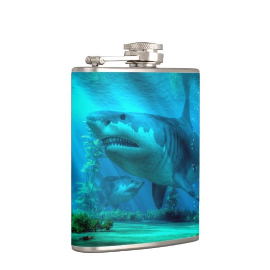 Der größte Haifisch Flachmann (Rechts)