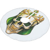 Der grüne König Schädel mit einer Juwelenkrone Polyester Weihnachtsbaumdecke (Schrägansicht)