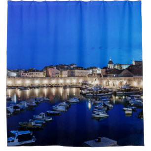 Der Hafen von Dubrovnik und die nachts beleuchtete Duschvorhang