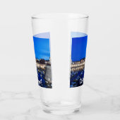 Der Hafen von Dubrovnik und die nachts beleuchtete Glas (Links)