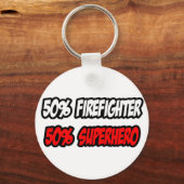 Der halbe Feuerwehrmann... der halbe Superheld Schlüsselanhänger (Vorderseite)