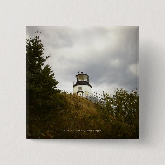 Der Hauptleuchtturm der Eule an einem bewölkten Button (Vorderseite)