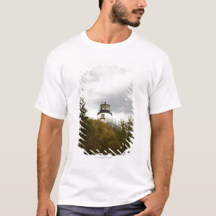 Der Hauptleuchtturm der Eule an einem bewölkten T-Shirt