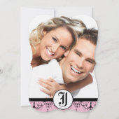 Der hellrosa Kronleuchter mit den Einladungen für (Rückseite)