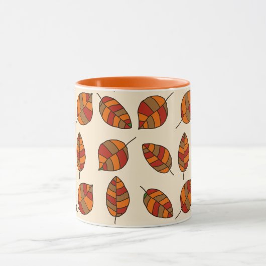 Der Herbst hinterlässt ein rotes Leaf-Muster in je Tasse (Zentrum)