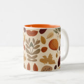 Der Herbst hinterlässt Gemusterten Hintergrund Zweifarbige Tasse (VorderseiteRechts)