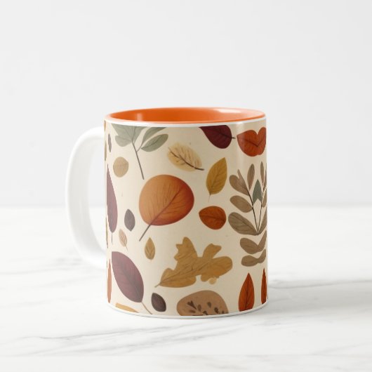 Der Herbst hinterlässt Gemusterten Hintergrund Zweifarbige Tasse (Vorderseite Links)