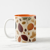 Der Herbst hinterlässt Gemusterten Hintergrund Zweifarbige Tasse (Links)