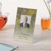 Der Herbst lässt die Lane-Feier zur Beerdigung des Sockelschild (In SItu)