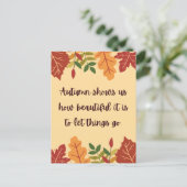 Der Herbst zeigt uns, wie schön das Zitat ist Postkarte (Stehend Vorderseite)