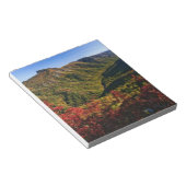 Der Herbstausblick der Linville-Schlucht wird oft  Notizblock (angewinkelt)