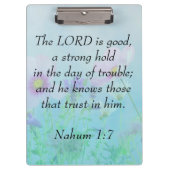 Der Herr ist gut - Nahum 1:7 Klemmbrett (Vorderseite)