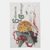 Der Hexenkuss: eine Kürbislaterne zu Halloween Geschirrtuch (Vertikal)