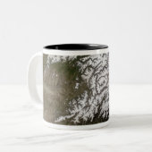 Der hinduistische Kush Zweifarbige Tasse (Vorderseite Links)