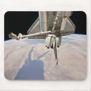 Der hintere Abschnitt des dockten Space Shuttles Mousepad