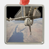 Der hintere Abschnitt des dockten Space Shuttles Silbernes Ornament (Vorne)