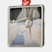 Der hintere Abschnitt des dockten Space Shuttles Silbernes Ornament (Links)