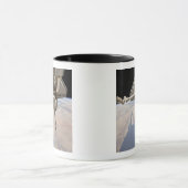 Der hintere Abschnitt des dockten Space Shuttles Tasse (Zentrum)