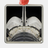 Der hintere Teil des Raumschiffs bewegt sich Silbernes Ornament (Vorne)