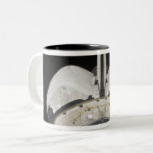 Der hintere Teil des Raumschiffs bewegt sich Zweifarbige Tasse (Vorderseite Links)