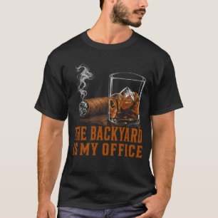 Der Hinterhof ist mein Büro Lustiger Whiskey Zigar T-Shirt