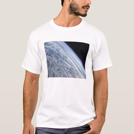 Der Horizont der Erde gegen die Schwärze des Weltr T-Shirt (Vorderseite)