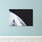 Der Horizont der Erde und die Schwärze des Weltrau Leinwanddruck (Insitu (Holzboden))