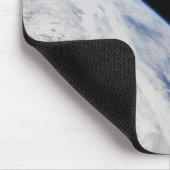 Der Horizont der Erde und die Schwärze des Weltrau Mousepad (Ecke)