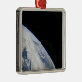 Der Horizont der Erde und die Schwärze des Weltrau Silbernes Ornament (Rechts)