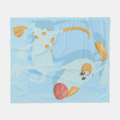 Der Hund auf blauem Hintergrund geht spazieren Fleecedecke (Vorderseite (Horizontal))